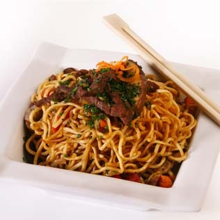 Noodles yakisoba con ternera